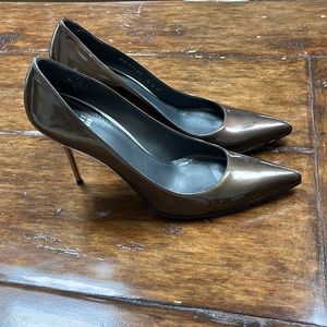Stuart Weitzman Stuart 100 Pump with metallic heel